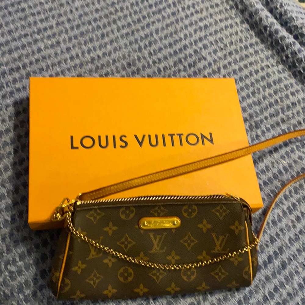 Authentic Louis Vuitton Crossbody bag